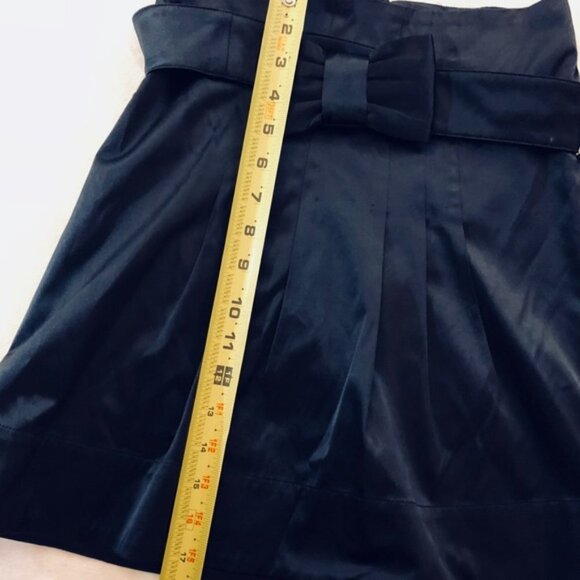 H&M Very Cute Black Skirt w/ Bow Sz 2 - Picture 5 of 6